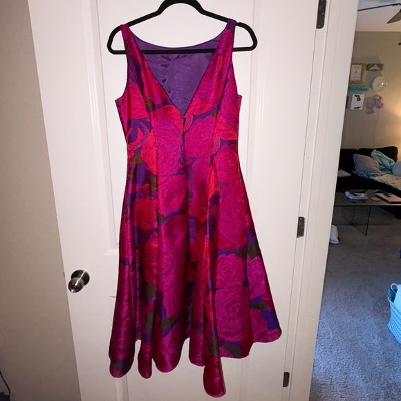 Adrianna Papell - Picture 2 of 3